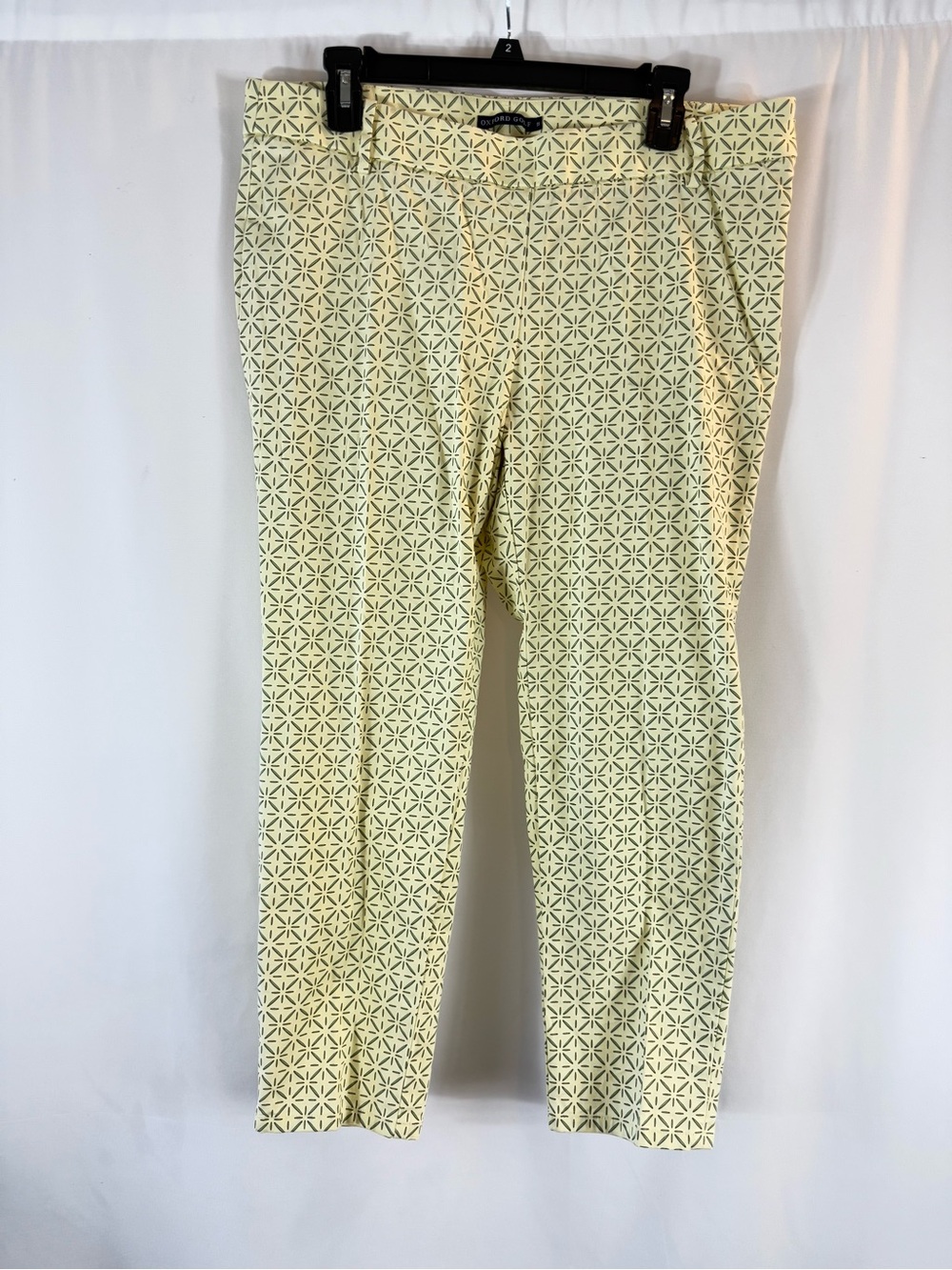 Oxford Golf Women's Size 12 Capri Pants
Butter Yellow Floral stretch Cropped